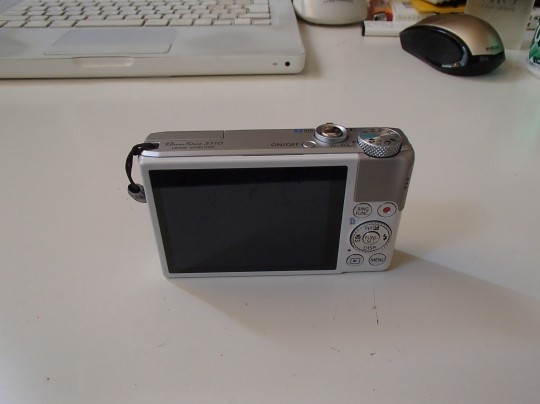 CanonのPowerShot S110背面から